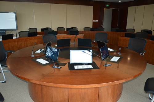 液晶翻转一体机